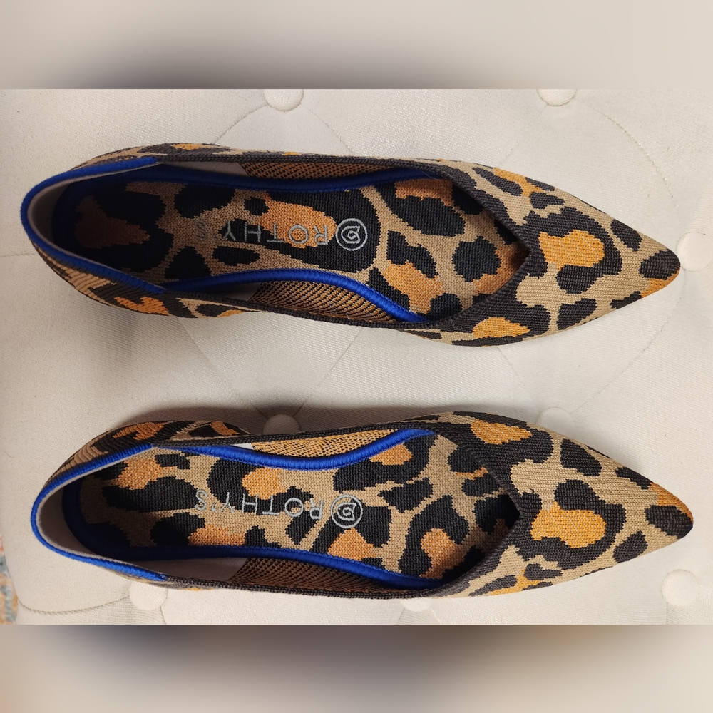 Rothys Point in Leopard Print